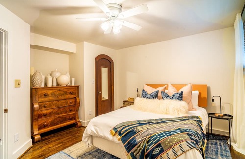 Poncey-Highland Apartamento | Explore ATL and the Beltline by foot from your boho chic retreat. Pet-friendly!