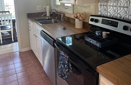 Ninety Six Casa | Sanctuary on the Lake. All dogs welcome!