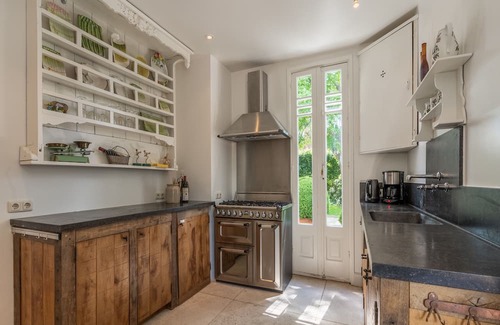 Roggel Casa | Stylish house with garden, sauna and hot tub