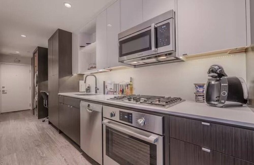 Mission District Apartamento | YYC 1BR Gem | Central Location + Fast WI-FI