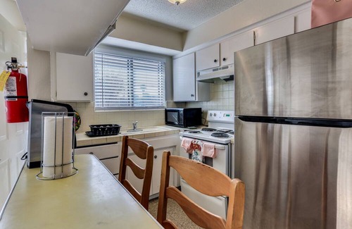 Downtown Apartamento | Centrally Located Apt ~ Half-Mi to UCSF Fresno!