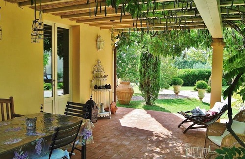 Montopoli in Val d'Arno Apartamento | Authentic country house in the heart of Tuscany with bio pool and private patio