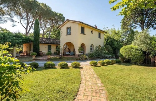Montopoli in Val d'Arno Apartamento | Authentic country house in the heart of Tuscany with bio pool and private patio