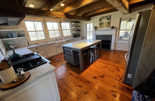 Rising Fawn Cabina | Nick's Place- cabin with pond, fireplaces, fire pit, and ping pong table!