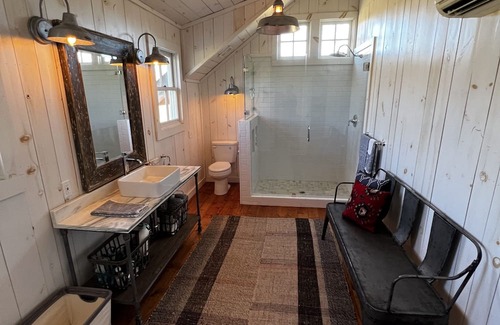 Rising Fawn Cabina | Nick's Place- cabin with pond, fireplaces, fire pit, and ping pong table!