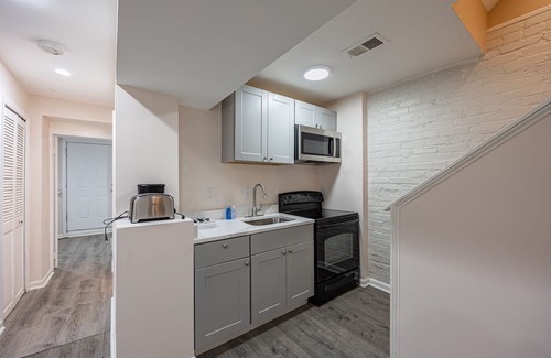 Brightwood Park Casa | Modern Cozy 2 BR Condo in Townhome with Parking Near Transportation!