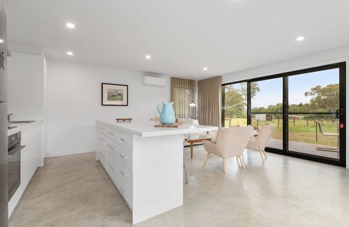 Tyabb Cabaña | The Dairy Cottage - Located in the heart of the stunning Mornington Peninsula