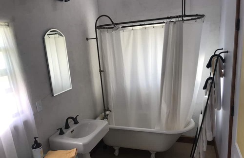 Middletown Cabaña | Strawbale Farmhouse in Middletown