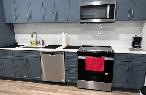 King of Prussia Apartamento | Stunning Modern Large Guest Suite