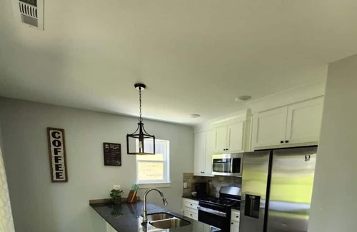 Bentonville - Fayetteville Apartamento | New house in the natural state