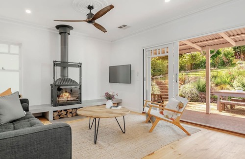 Red Hill Casa | Arcady House - Tucked Among The Trees