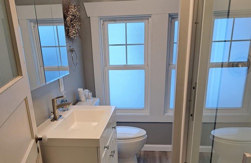 Endion Apartamento | Breathtaking 4 Bed 2 Bath Extented Stay with Lake Superior Views. Pet friendly!