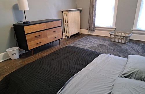 Endion Apartamento | Breathtaking 4 Bed 2 Bath Extented Stay with Lake Superior Views. Pet friendly!