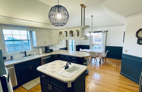 Bentonville - Fayetteville Casa | Cozy and spacious 2-story home in center of NWA!