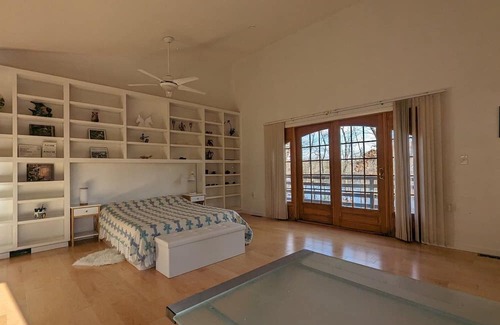 Sharon Casa | Serene Lakefront Pool Home Near Boston and Foxboro Gillette Stadium