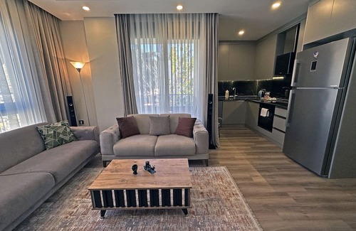 Gazipasa Apartamento | Hillside Luxury: Modern 1-BR, 10-Min Walk to Gazipasa Center & Beach