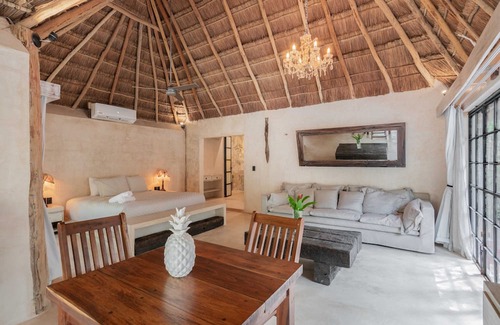 Francisco Uh May Villa | Casa Uh