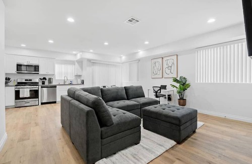 Compton Casa | Stylish New home Near DTLA, Disneyland, SOFI