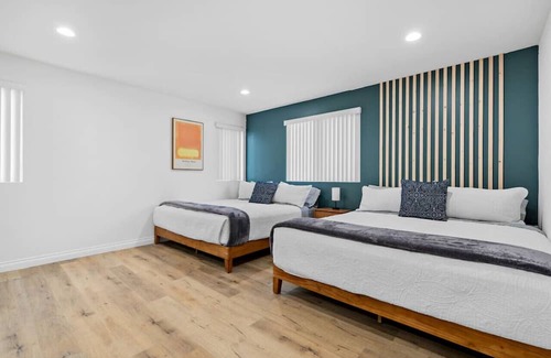 Compton Casa | Stylish New home Near DTLA, Disneyland, SOFI