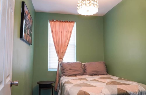 Olney-Oak Lane Casa | Relaxing retreat that is centrally-located in the Philadelphia area.