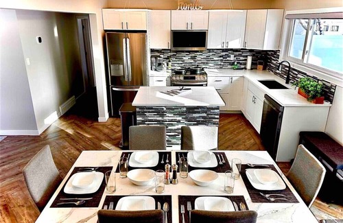 Red Deer Casa | Modern Retreat Close to Hospital/Clean/Htd Garage