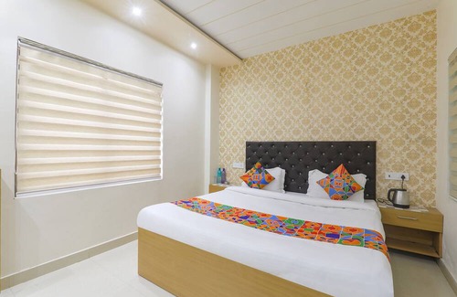 Sarnath Hotel | Fabhotel Us Inn