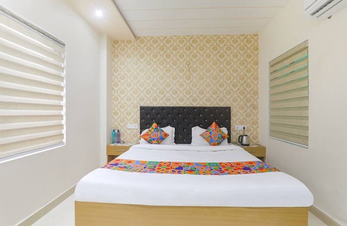 Sarnath Hotel | Fabhotel Us Inn