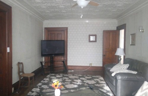 Ogdensburg Apartamento | Historical home in close proximity to Canton, Potsdam and Ottawa.,