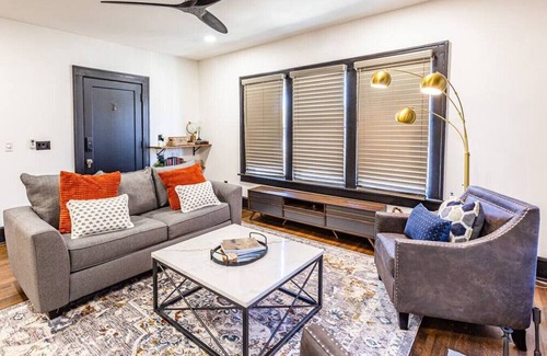 Downtown Tulsa Apartamento | Pleasantly Plush - Quality and Comfort Downtown