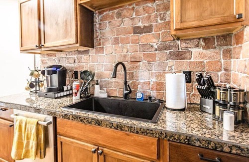 Downtown Tulsa Apartamento | Pleasantly Plush - Quality and Comfort Downtown