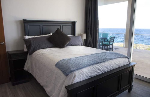 Bouvet Island Casa | Stunning 3 bdrm oceanfront home w/ Infinity Pool in exclusive Lighthouse Estates