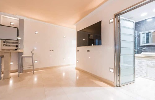 Castellana Apartamento | Descubre la esencia del lujo y la comodidad en este espectacular apartamento.
