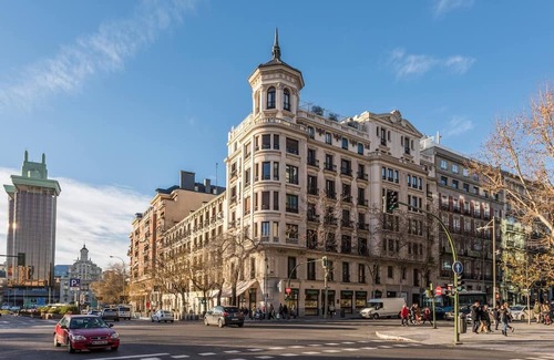 Castellana Apartamento | Descubre la esencia del lujo y la comodidad en este espectacular apartamento.