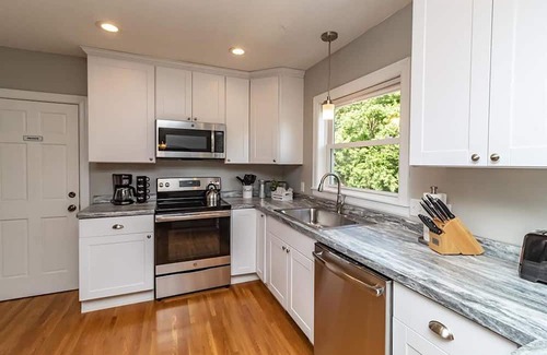 Harrison Casa | 2-Bedroom Duplex with Pvt Backyard in Minneapolis