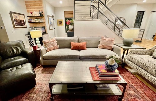 Sloan Lake Casa | Gorgeous remodeled Bungalow with front and backyard space- walk to restaurants!