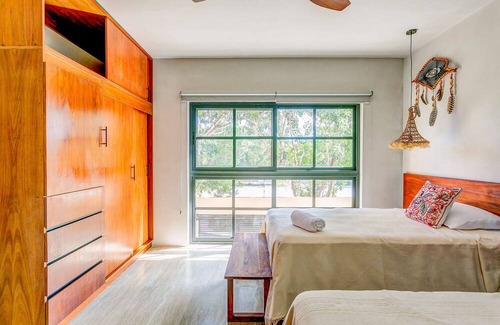 Centro de la ciudad de Tulum Villa | Nature-Chic Villa with Rooftop and Lap Pools!