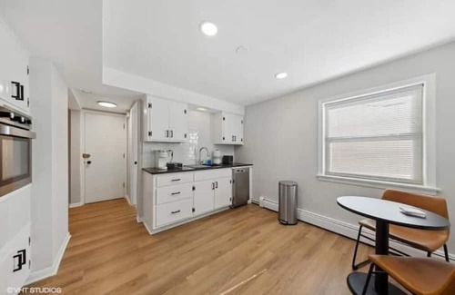North Center Apartamento | Spacious, private, 1 BR apt!