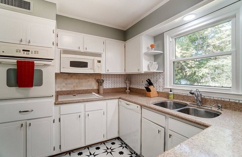 Ashbrook - Clawson Village Casa | Uptown Retreat | King Suite w/ Hot Tub & Fire Pit!