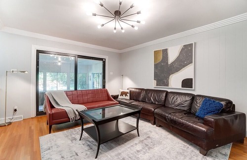 Ashbrook - Clawson Village Casa | Uptown Retreat | King Suite w/ Hot Tub & Fire Pit!