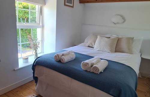 Ventry Otro | Rustic 100-year old Irish farmhouse surrounded by nature