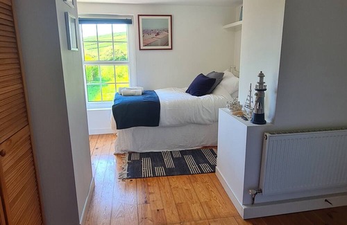 Ventry Otro | Rustic 100-year old Irish farmhouse surrounded by nature