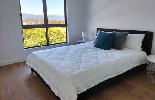 Blackbutt Casa | Modern Three Bedroom Townhouse at Shellharbour