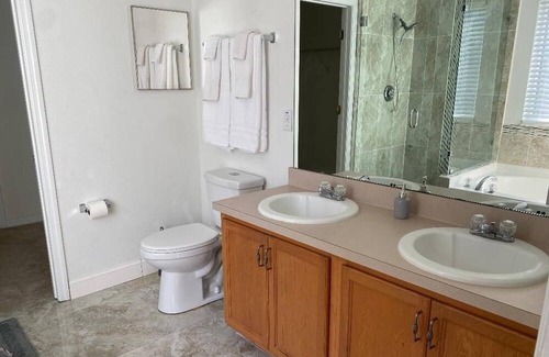 Legacy Park Casa | BEAUTIFUL 4 BEDROOM HOME 10min FROM DISNEY W/ HEATED SPA