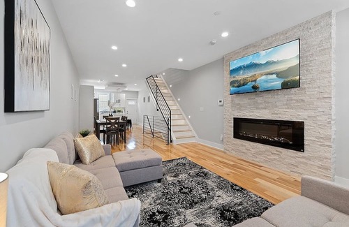 North Philadelphia East Casa | NEW Spacious Home | Private Roofdeck | Gameroom