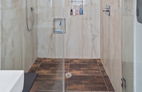 Newbold Casa | South Center Philly| Private Roofdeck | Parking Spot!