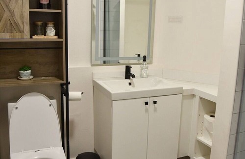 Riverside Casa | Modern & Cozy Family Home in Wood Streets of Riverside