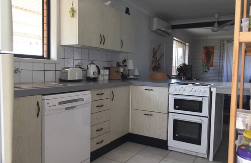 Golden Beach Villa | Your Summer Holiday: Walk to Beach Pet Friendly