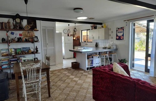 Golden Beach Villa | Your Summer Holiday: Walk to Beach Pet Friendly