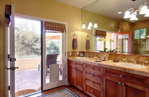 Bel Air Casa | Nature Lover’s Paradise, Bike/walk to Beach, Hope Ranch, 5 minutes from Downtown