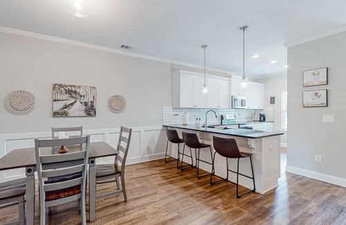 Grovetown Casa | Peaceful dog-friendly home with open layout, enclosed yard, high ceilings, & W/D